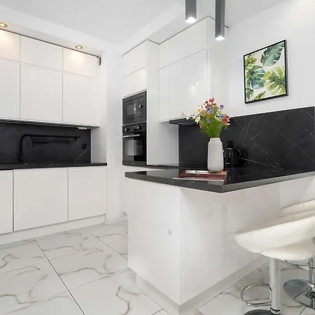 Nowoczesny Z Balkonem W Spokojnej Okolicy By Renters *