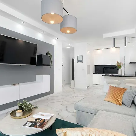 Nowoczesny Z Balkonem W Spokojnej Okolicy By Renters
