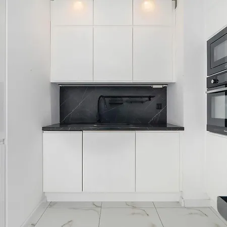 Nowoczesny Z Balkonem W Spokojnej Okolicy By Renters
